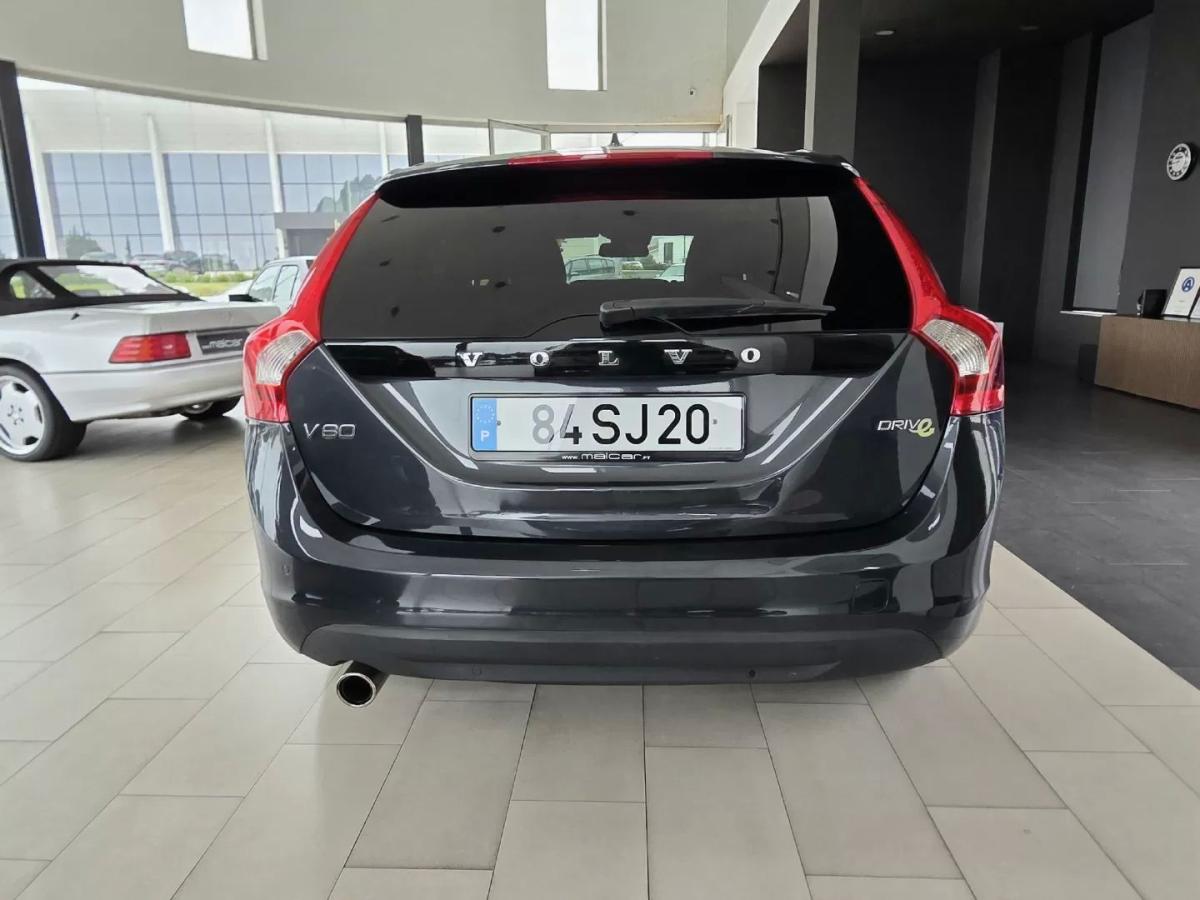 volvo-v60-2012-diesel-1560cc