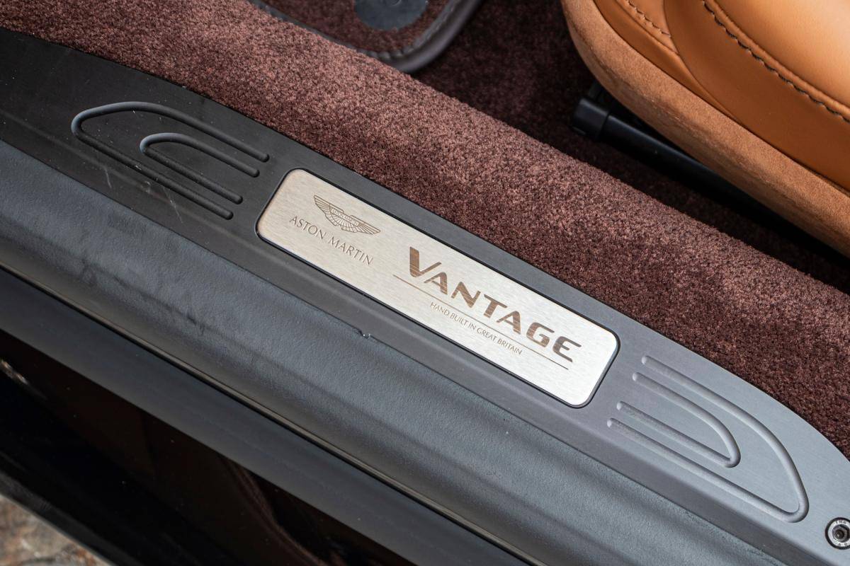 aston-martin-vantage-roadster-2021-gasolina-3982cc