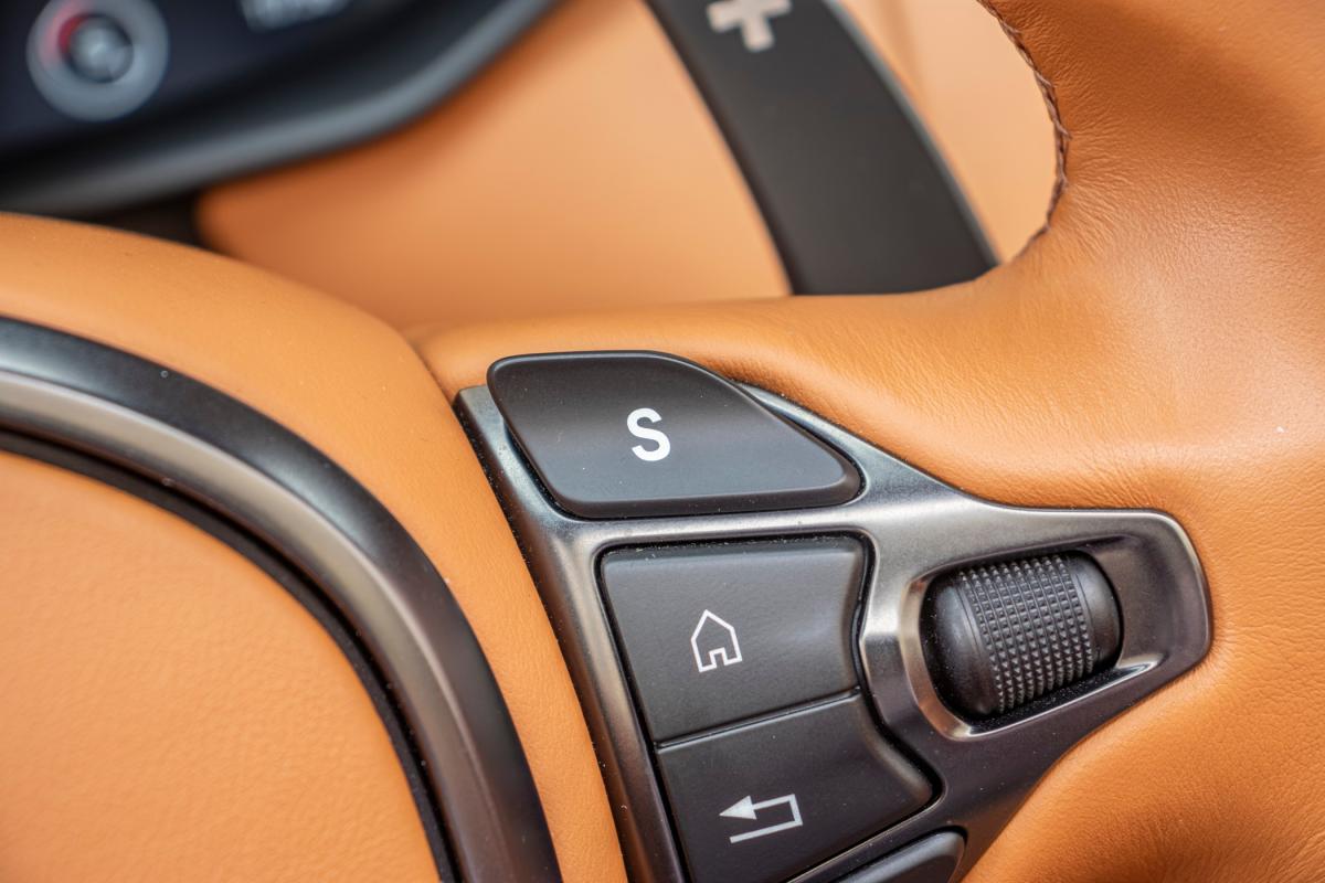 aston-martin-vantage-roadster-2021-gasolina-3982cc