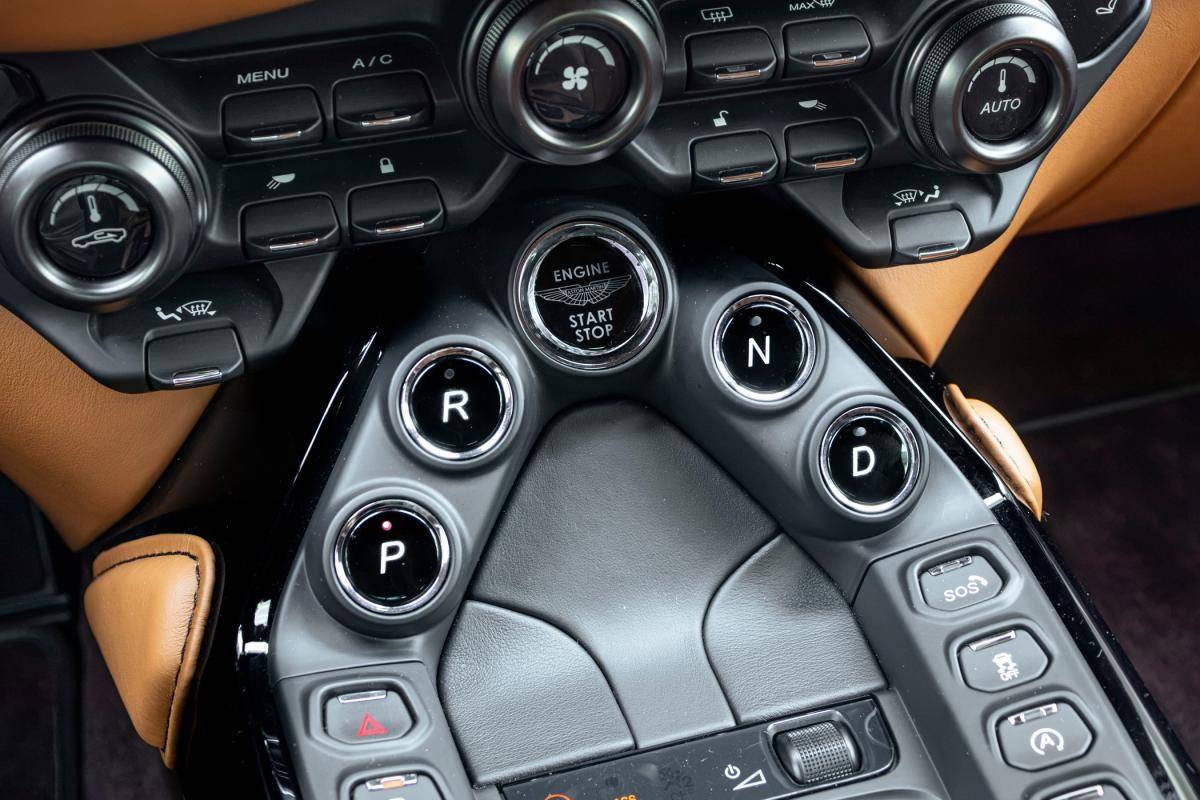 aston-martin-vantage-roadster-2021-gasolina-3982cc
