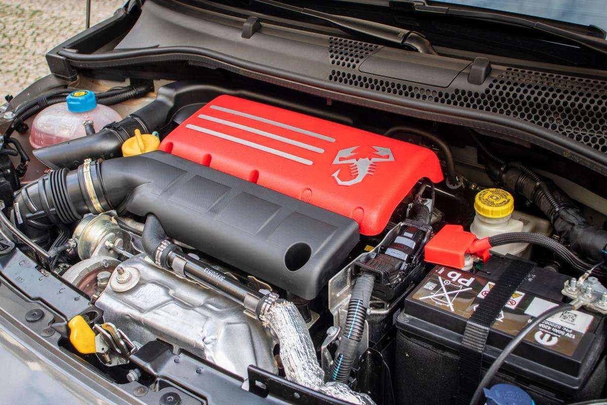 abarth-695-2023-gasolina-1368cc