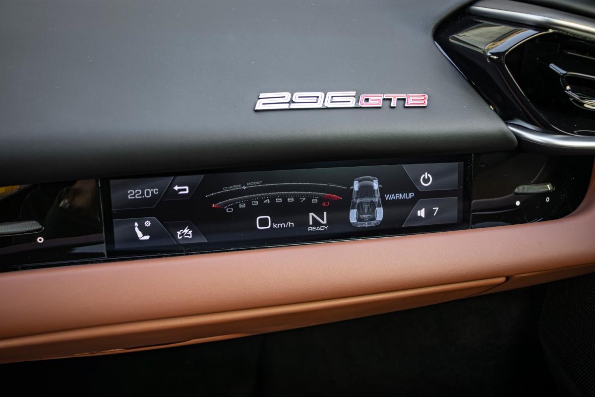 ferrari-296-2023-hibrido-a-gasolina-2992cc