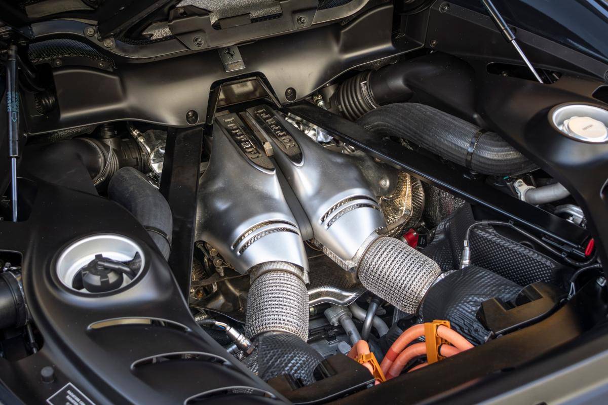 ferrari-296-2023-hibrido-a-gasolina-2992cc