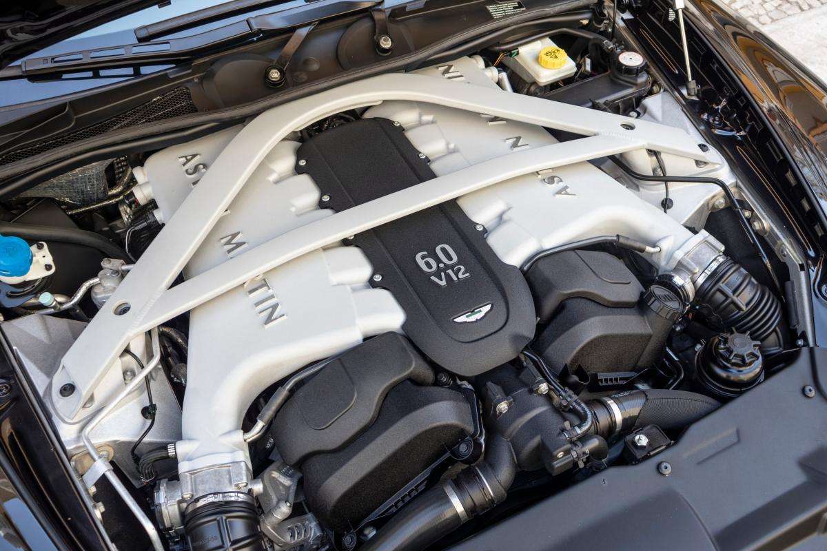 aston-martin-db9-2015-gasolina-5935cc