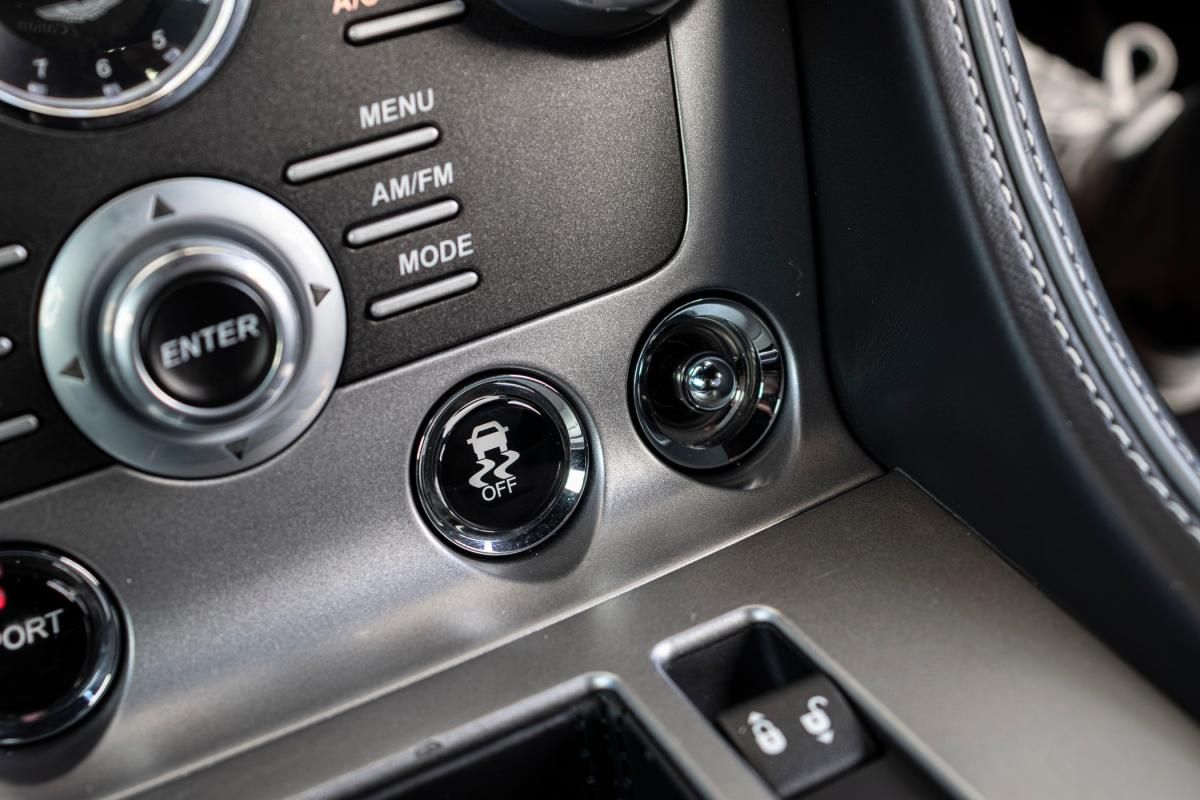 aston-martin-db9-2015-gasolina-5935cc