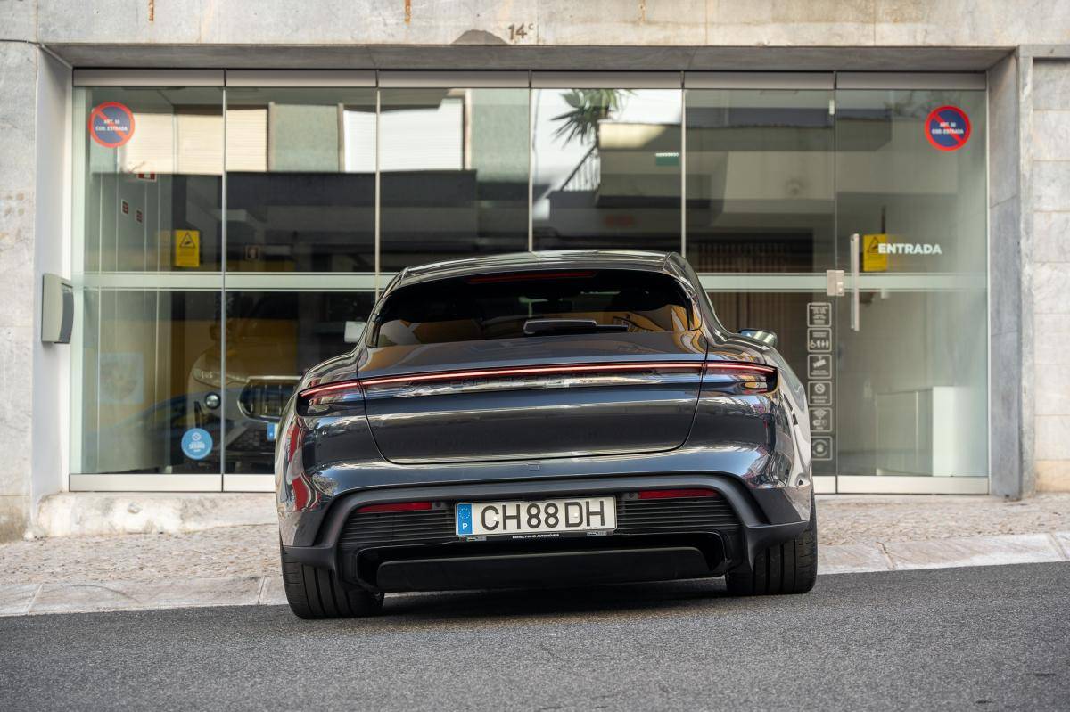 porsche-taycan-2022-eletrico-0cc