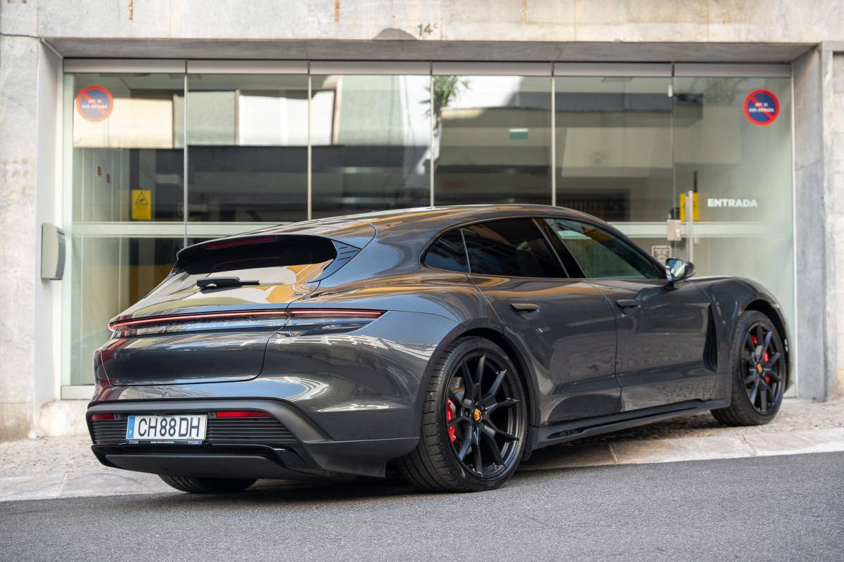 porsche-taycan-2022-eletrico-0cc