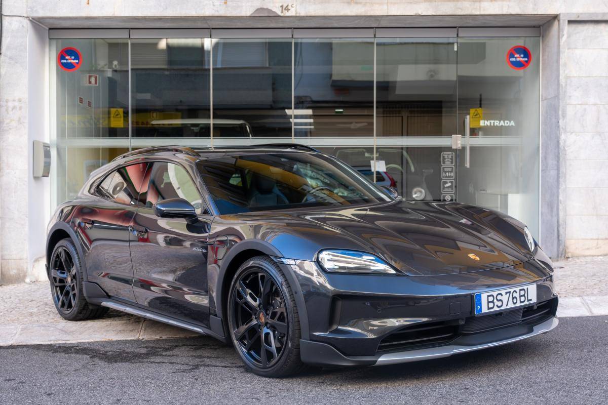 porsche-taycan-2025-eletrico-0cc