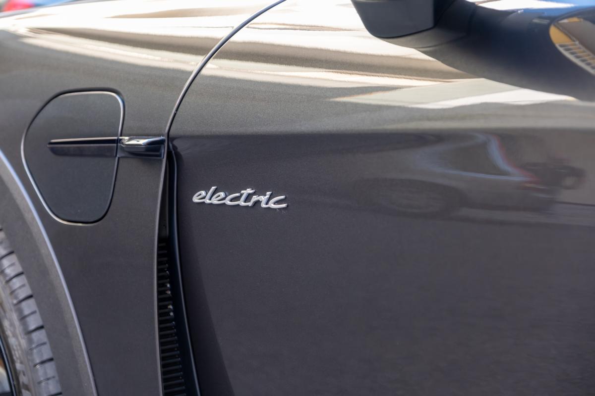 porsche-taycan-2025-eletrico-0cc
