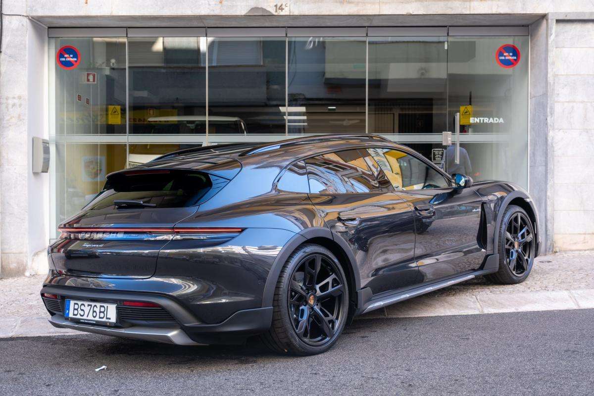 porsche-taycan-2025-eletrico-0cc
