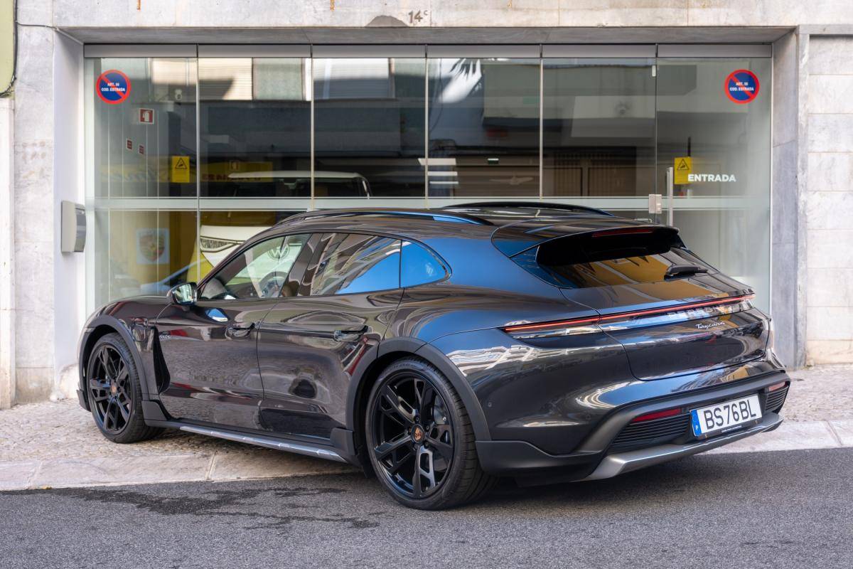 porsche-taycan-2025-eletrico-0cc