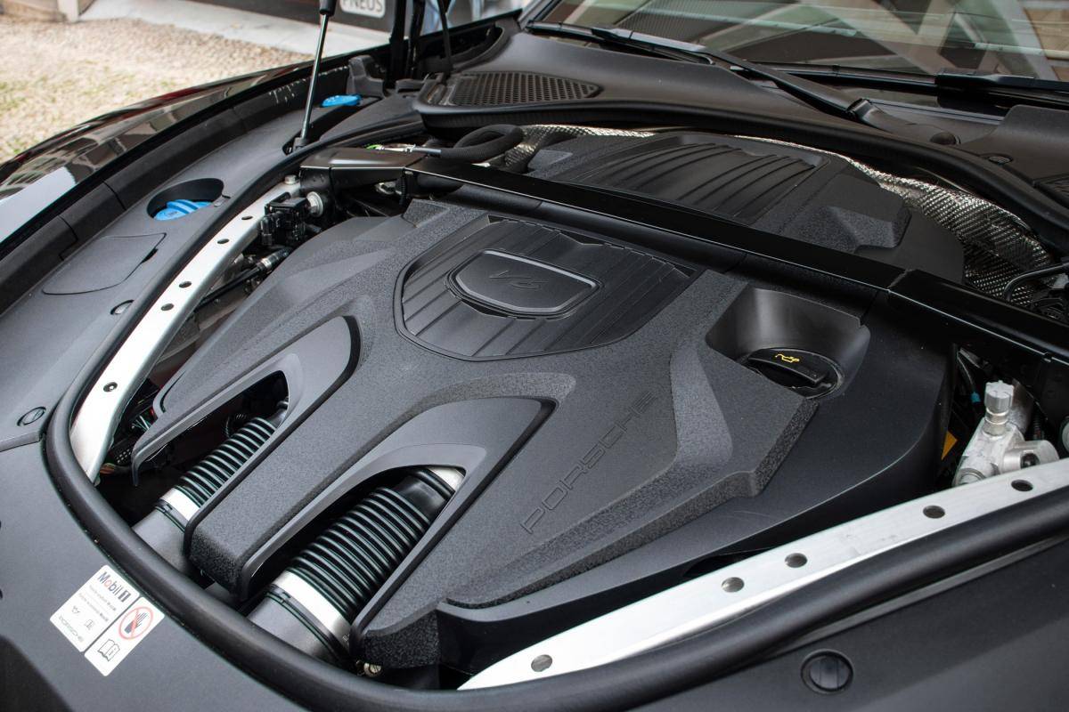 porsche-panamera-2024-hibrido-a-gasolina-2894cc