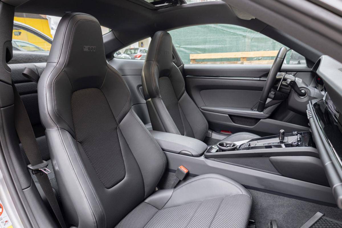 porsche-992-2023-gasolina-2981cc