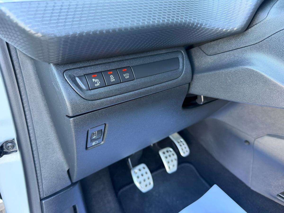 peugeot-208-2016-gasolina-1199cc