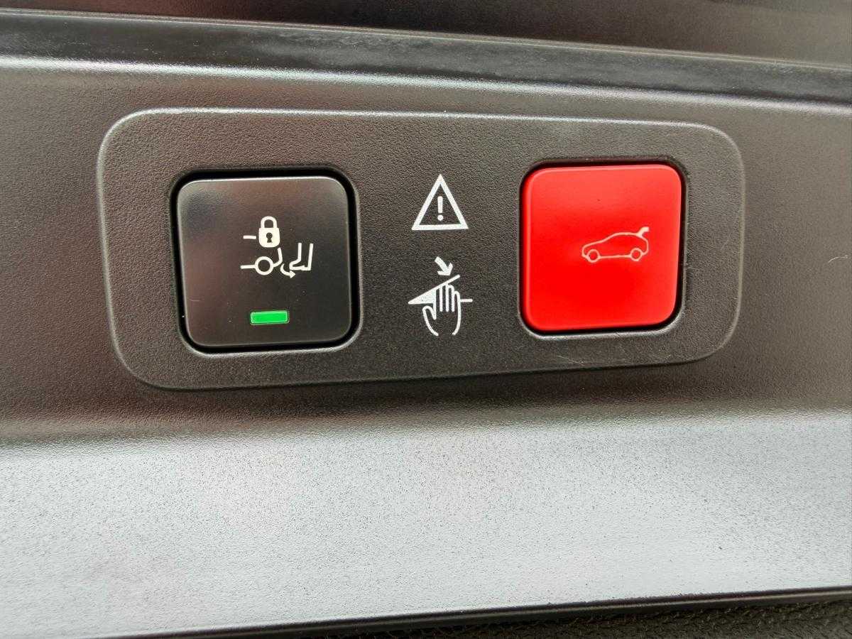 peugeot-5008-2018-diesel-1499cc