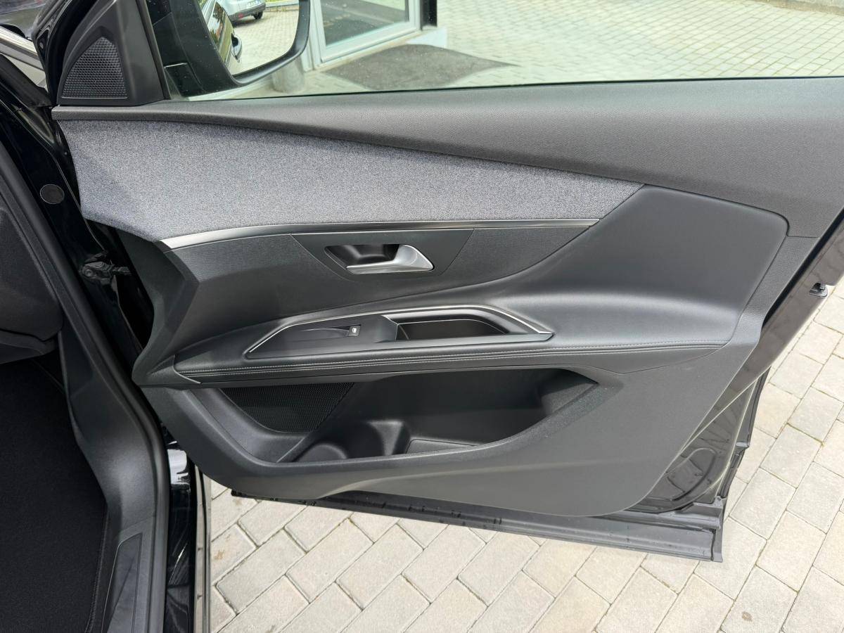 peugeot-5008-2018-diesel-1499cc