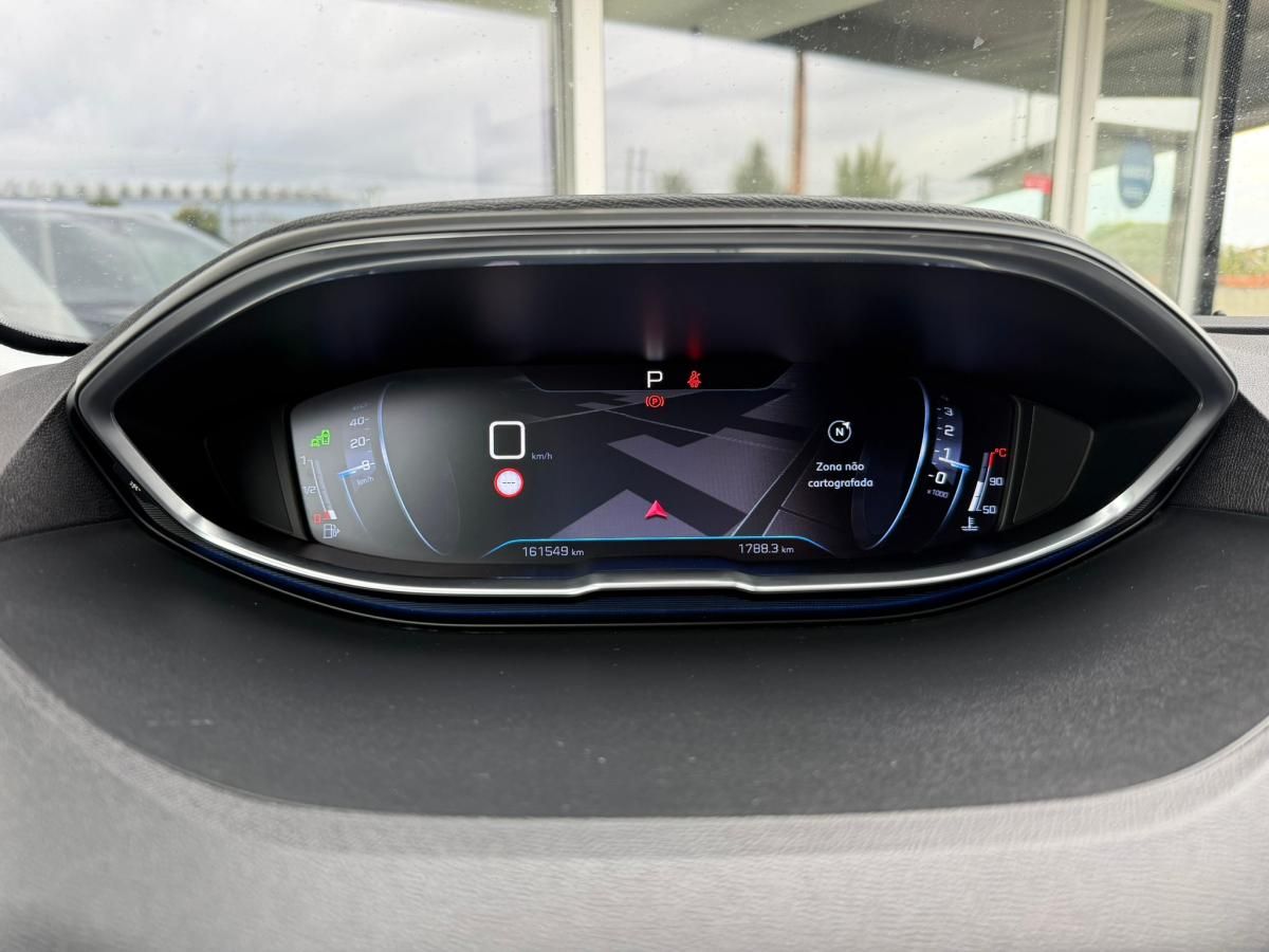 peugeot-5008-2018-diesel-1499cc