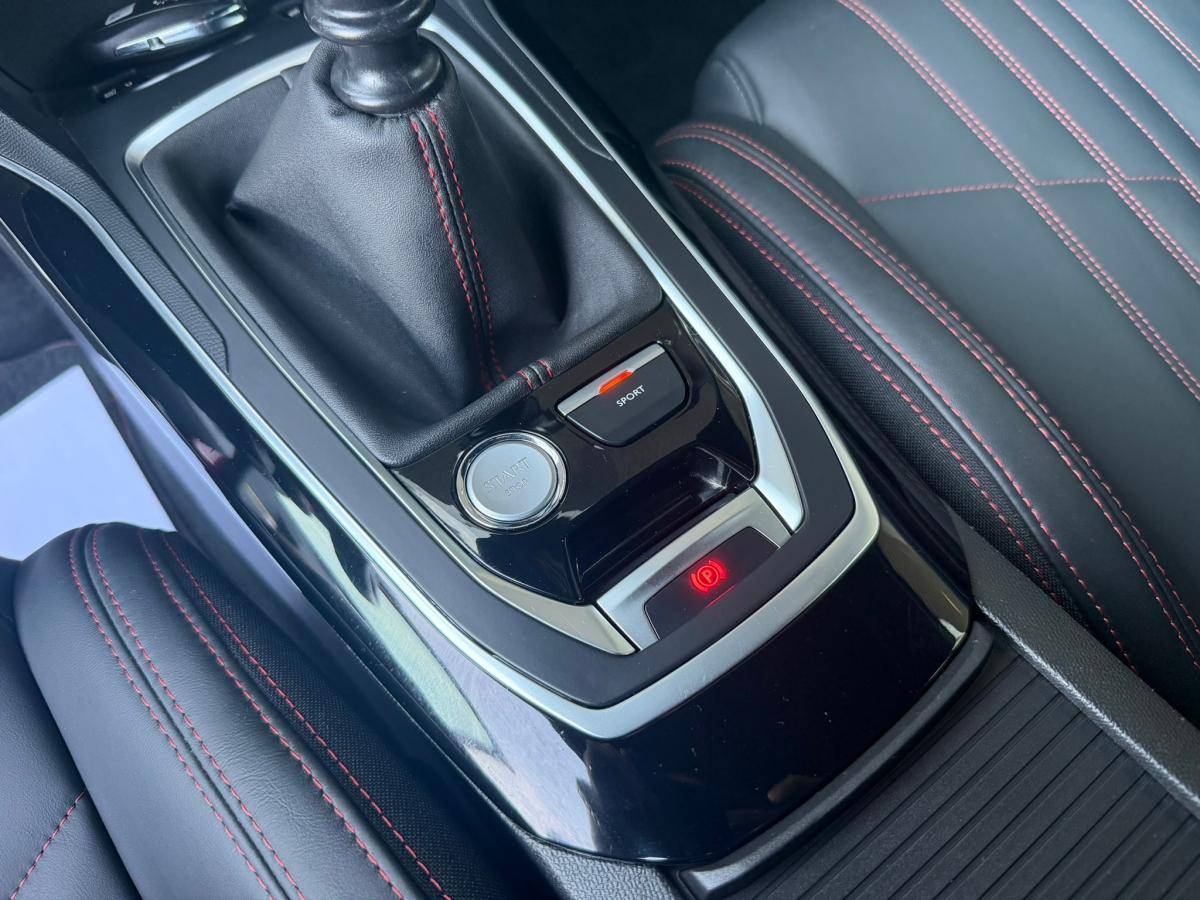 peugeot-308-2016-gasolina-1199cc