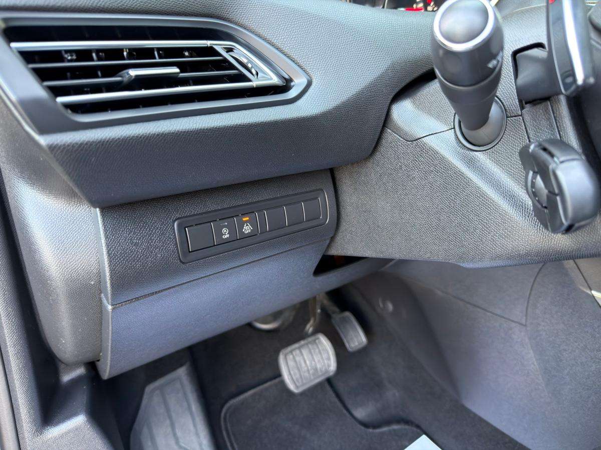peugeot-308-sw-2019-diesel-1499cc