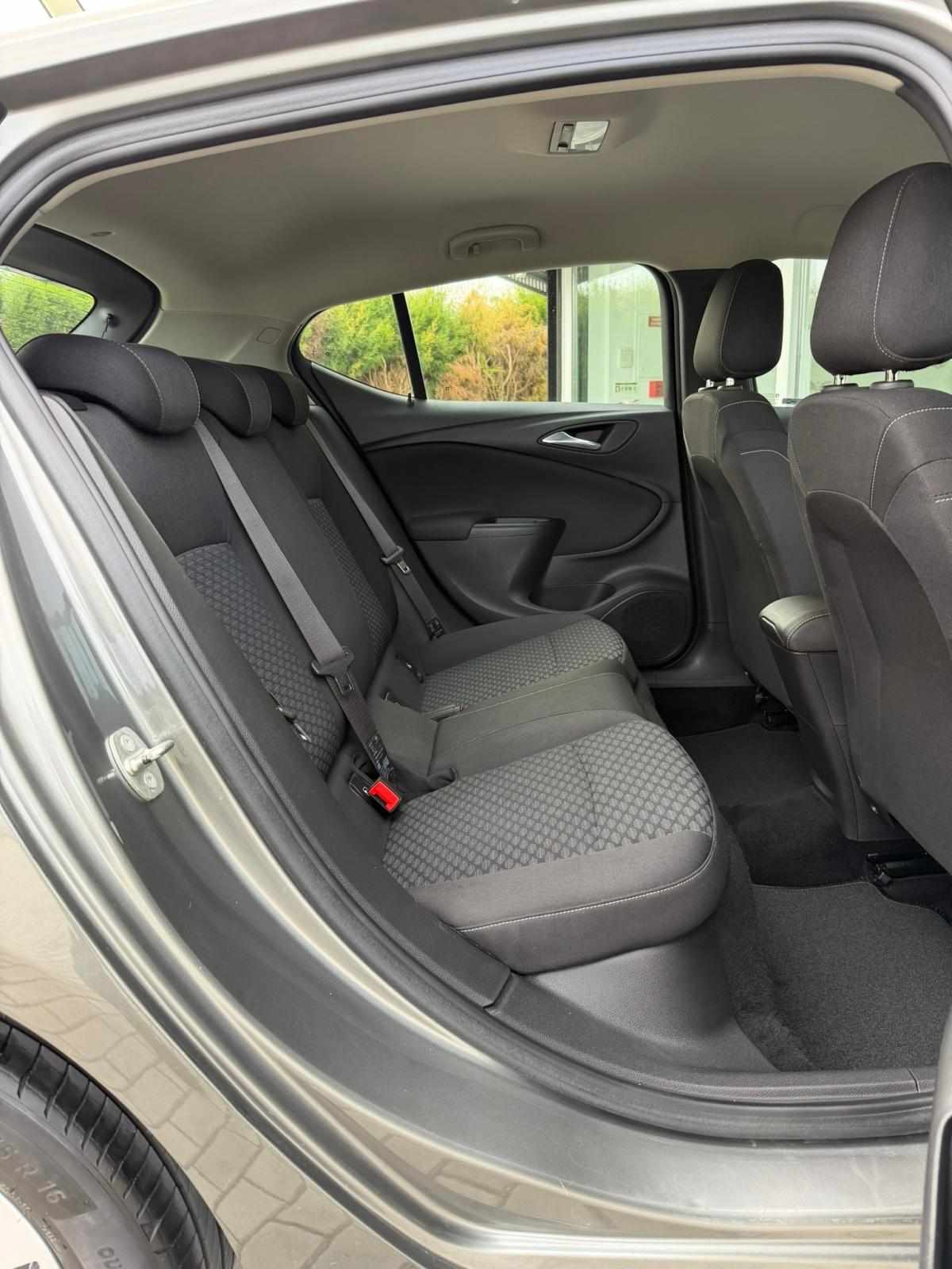 opel-astra-2018-diesel-1598cc