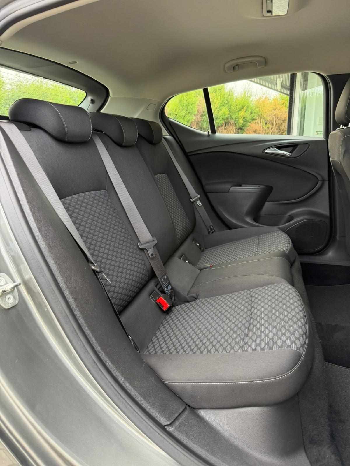 opel-astra-2018-diesel-1598cc