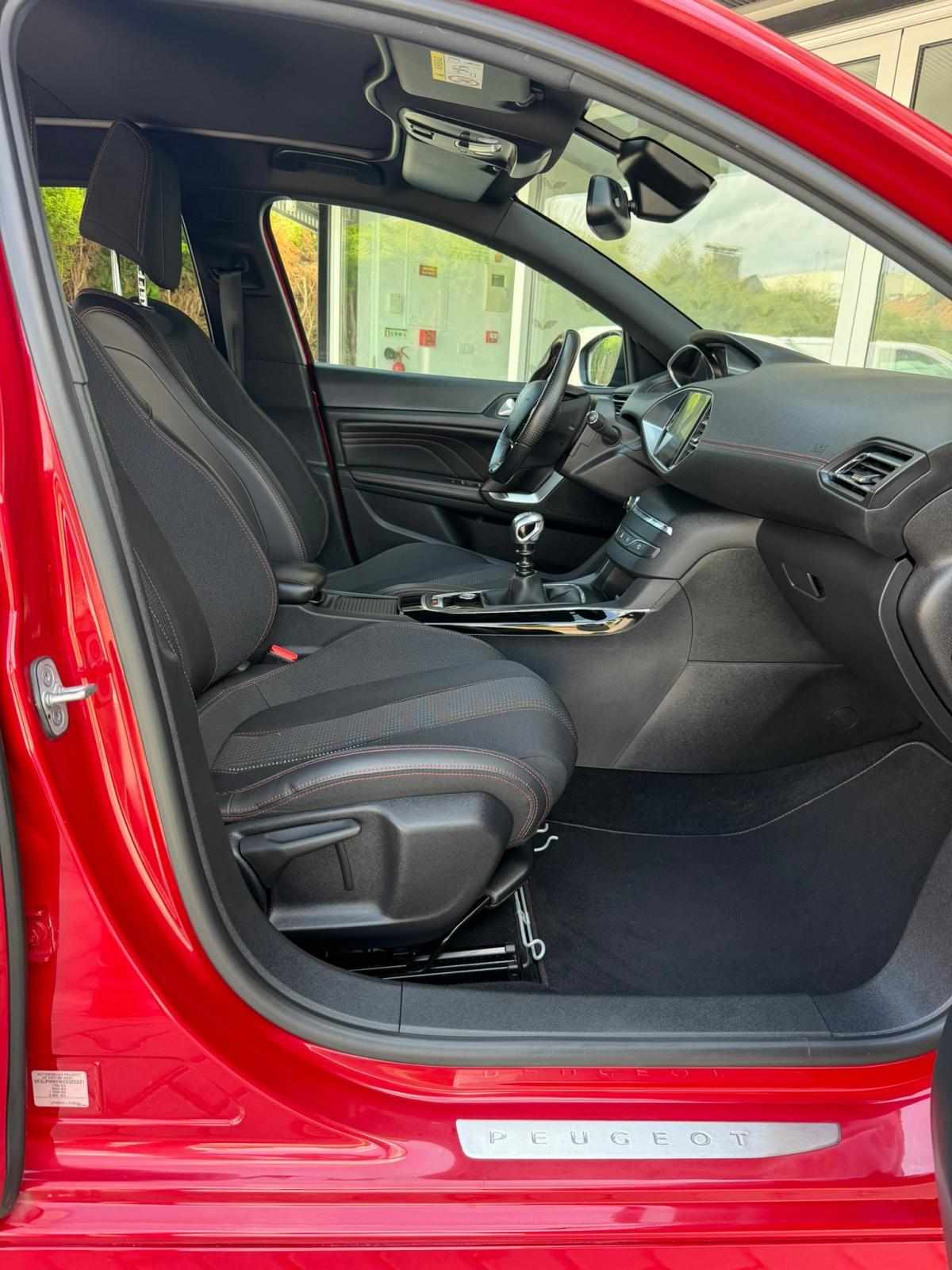 peugeot-308-2017-gasolina-1199cc