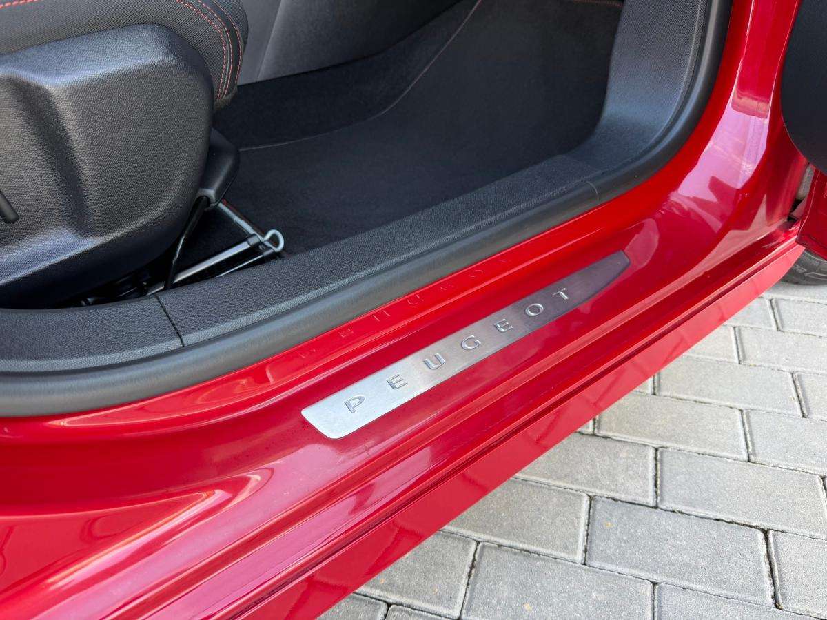 peugeot-308-2017-gasolina-1199cc