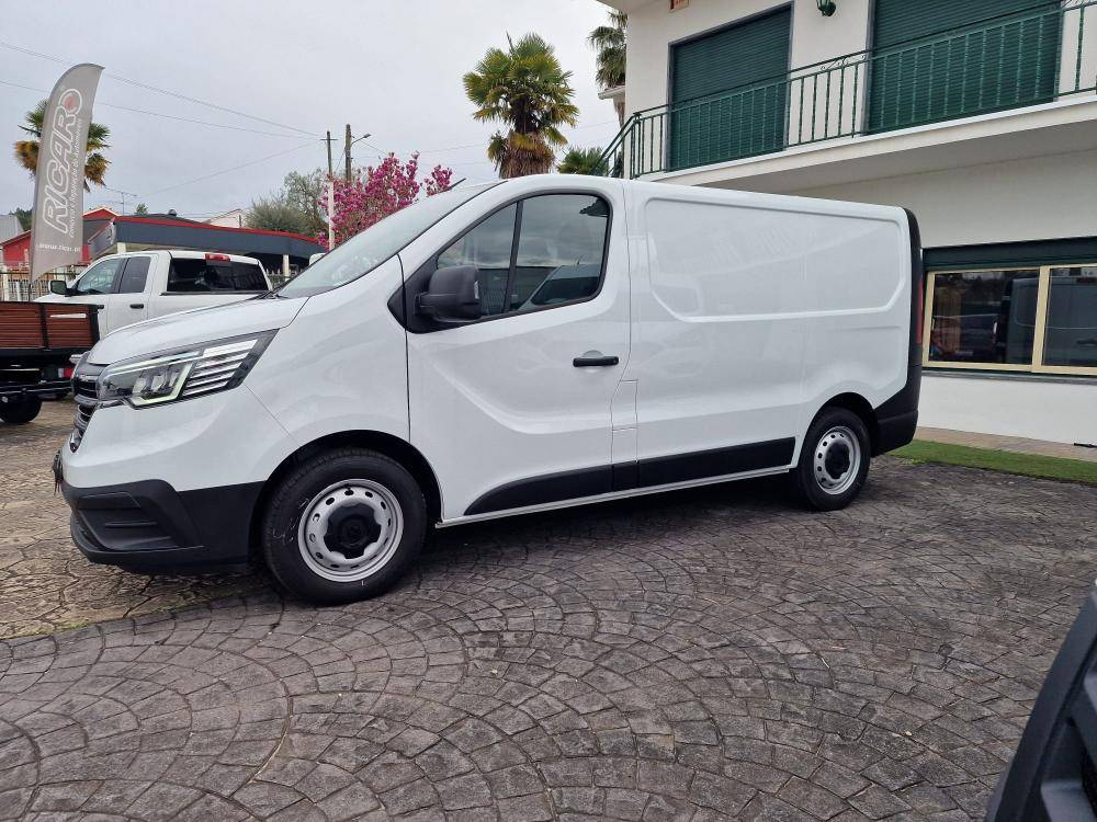 renault-trafic-2023-diesel-1997cc