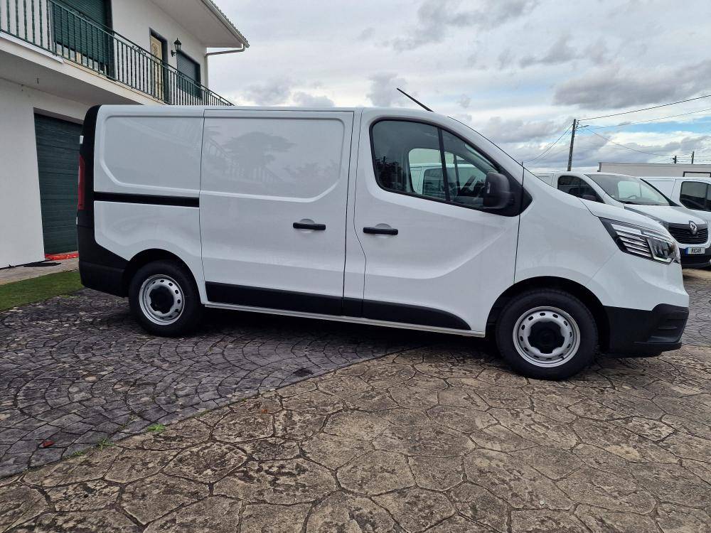 renault-trafic-2023-diesel-1997cc