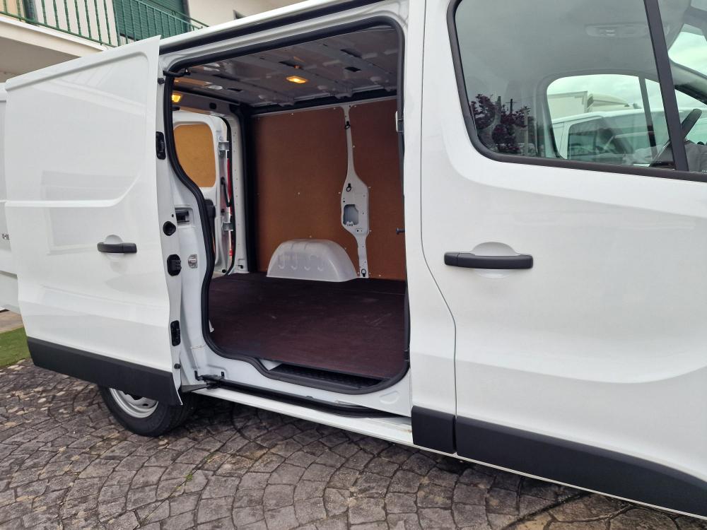 renault-trafic-2023-diesel-1997cc