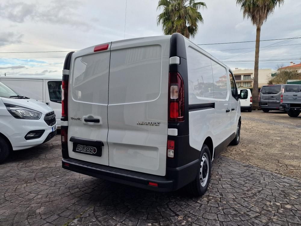 renault-trafic-2023-diesel-1997cc