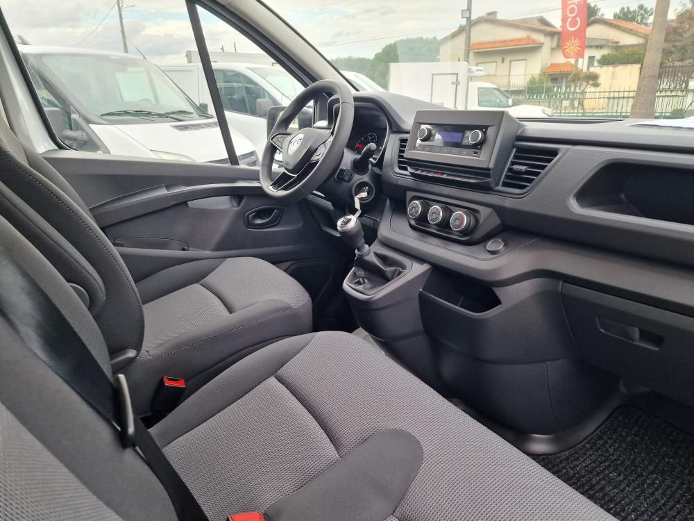 renault-trafic-2023-diesel-1997cc
