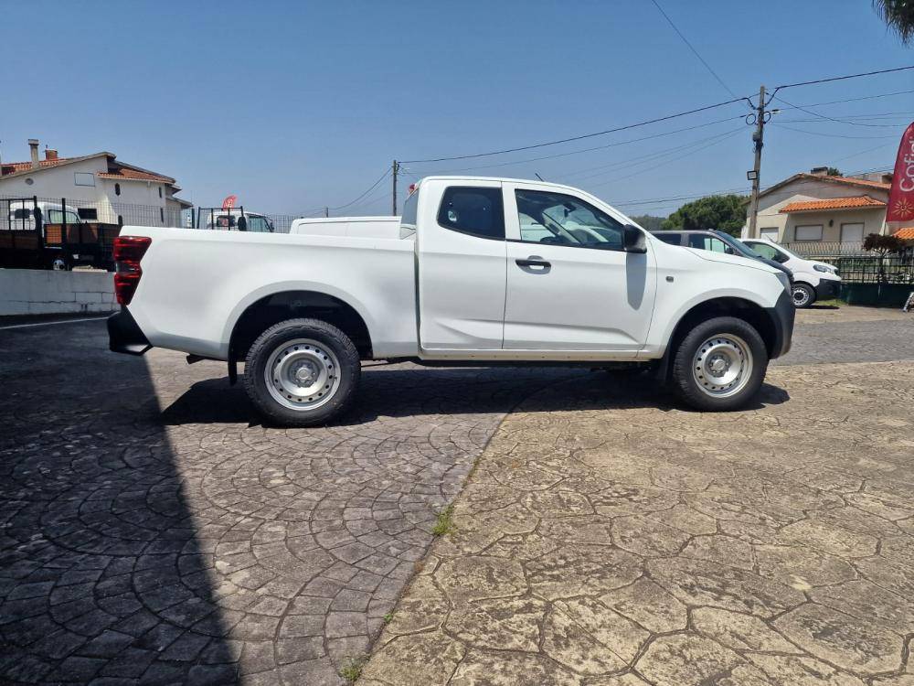 isuzu-d-max-2023-diesel-1898cc