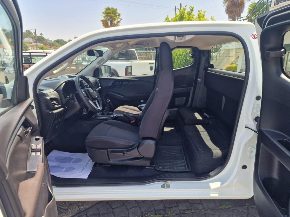 isuzu-d-max-2023-diesel-1898cc