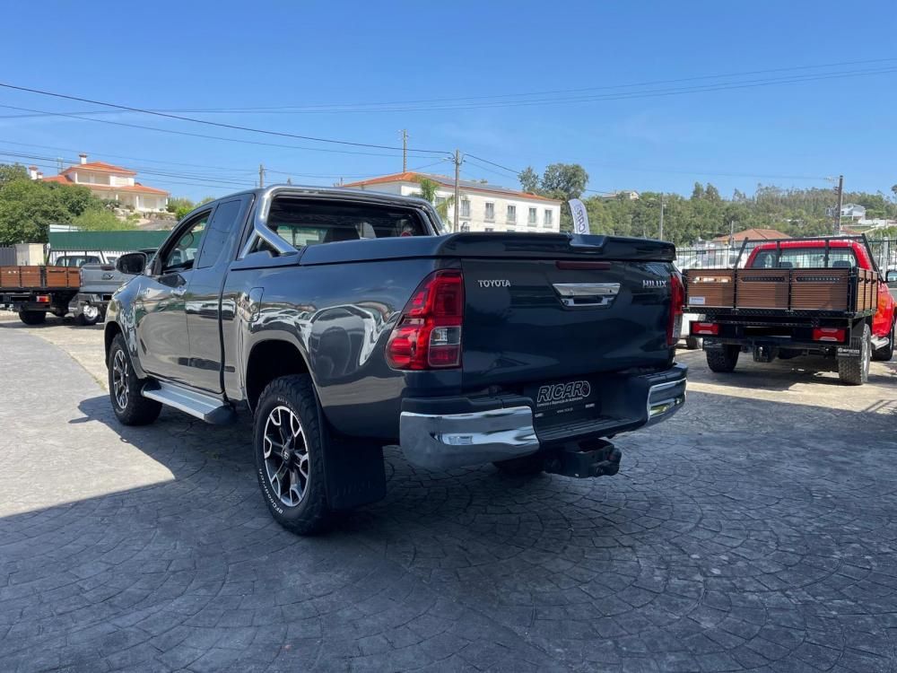 toyota-hilux-2017-diesel-2393cc