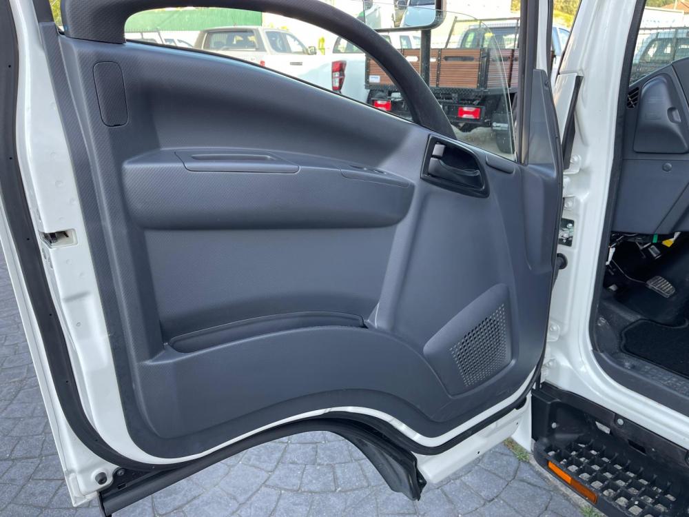 isuzu-nlr-2024-diesel-2999cc