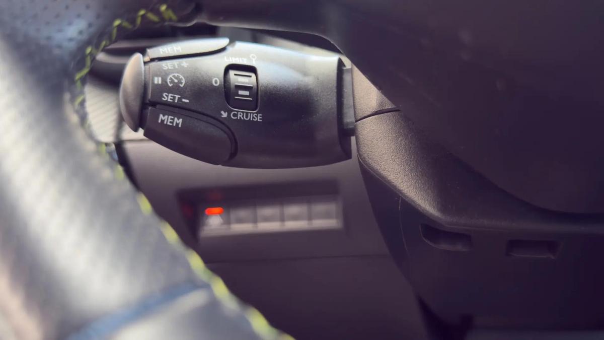 peugeot-e-2008-2022-eletrico-0cc