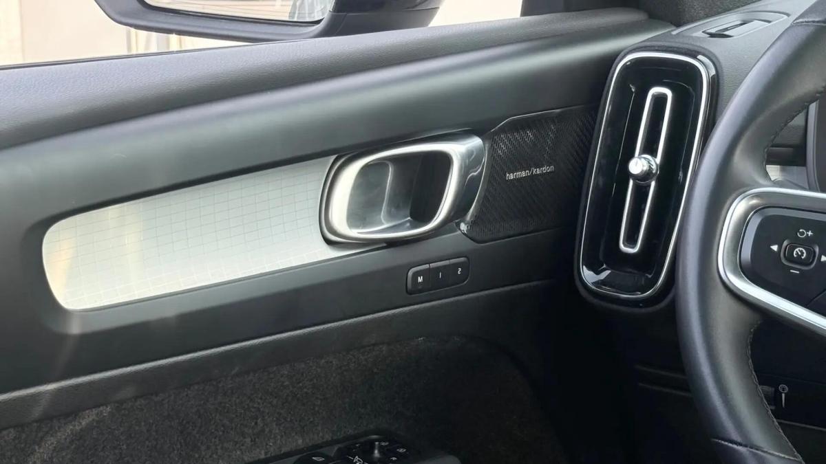 volvo-xc40-2023-gasolina-1477cc