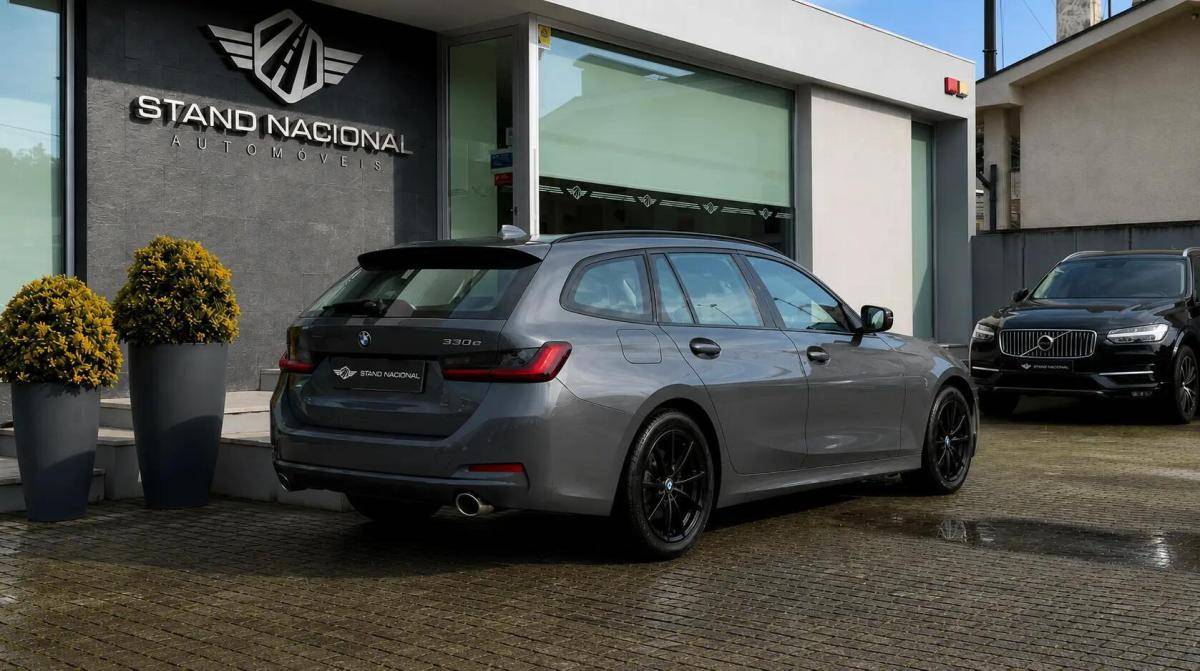 bmw-serie-3-330e-2023-hibrido-a-gasolina-1998cc