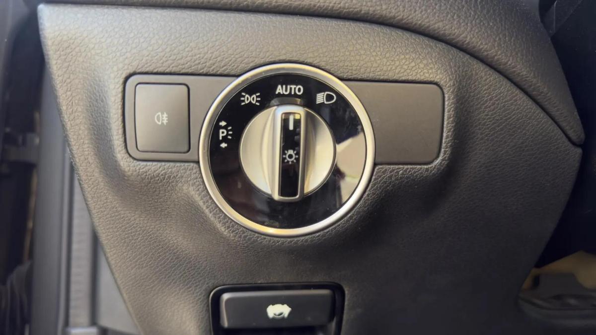 mercedes-benz-gla-200-d-2017-diesel-2143cc