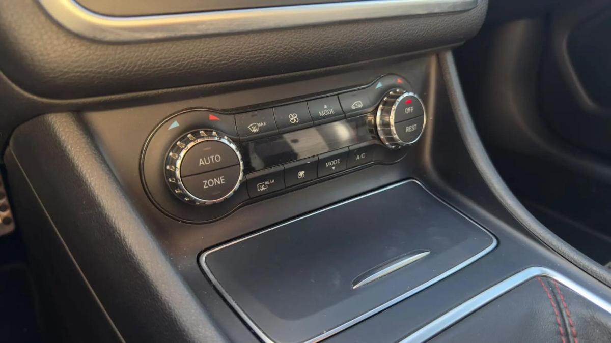mercedes-benz-gla-200-d-2017-diesel-2143cc