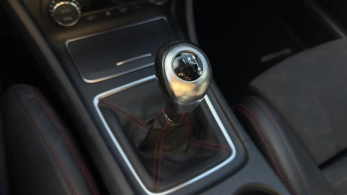 mercedes-benz-gla-200-d-2017-diesel-2143cc