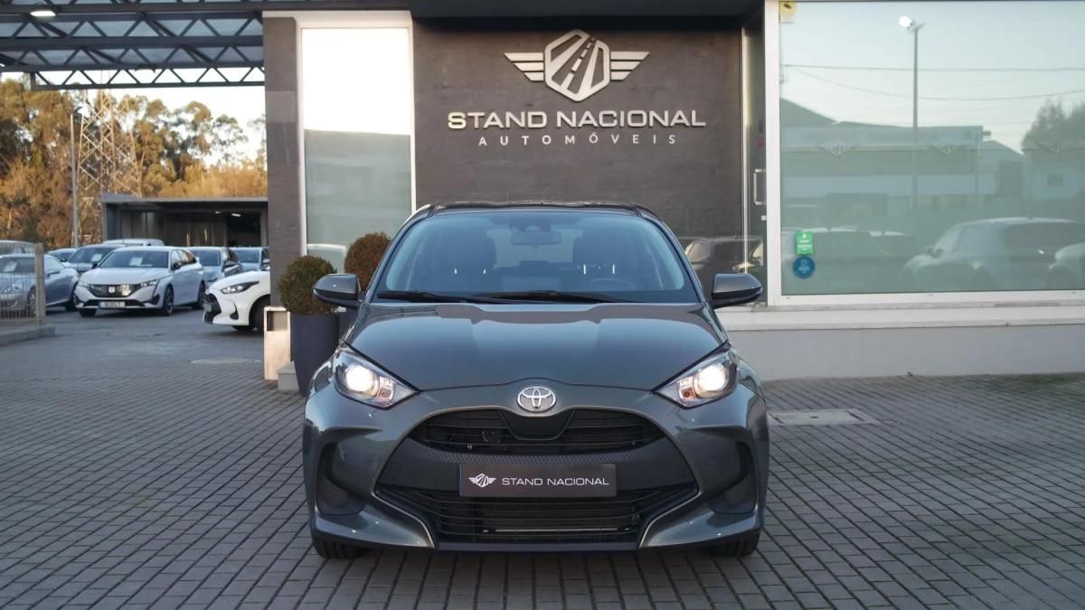 toyota-yaris-2022-hibrido-a-gasolina-1490cc