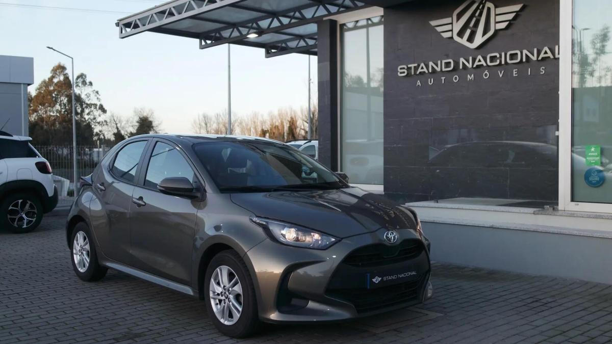toyota-yaris-2022-hibrido-a-gasolina-1490cc