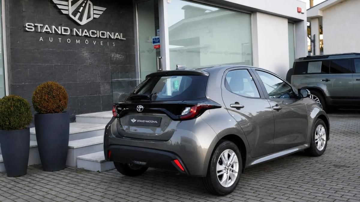 toyota-yaris-2022-hibrido-a-gasolina-1490cc