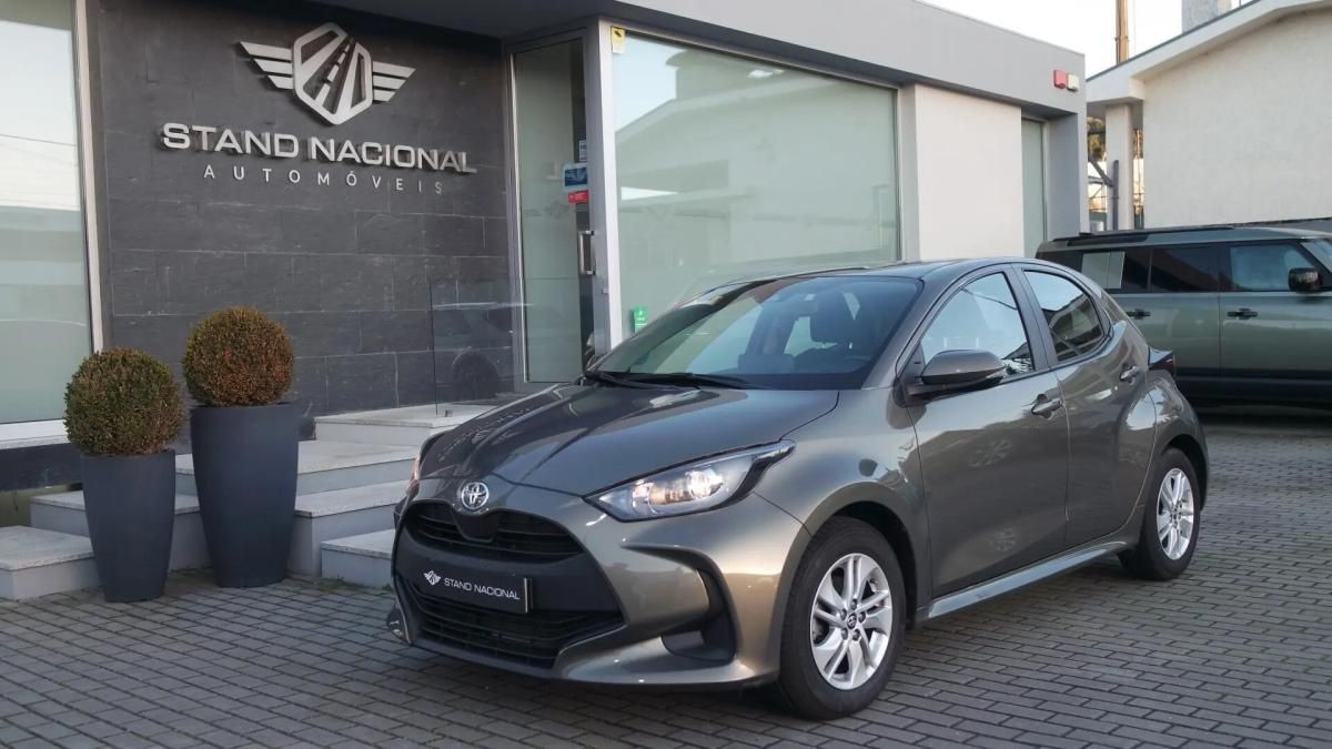 toyota-yaris-2022-hibrido-a-gasolina-1490cc
