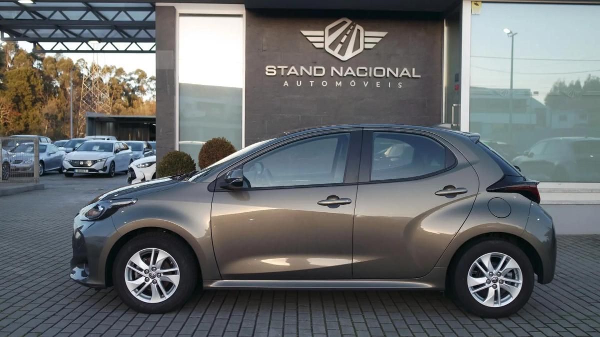 toyota-yaris-2022-hibrido-a-gasolina-1490cc