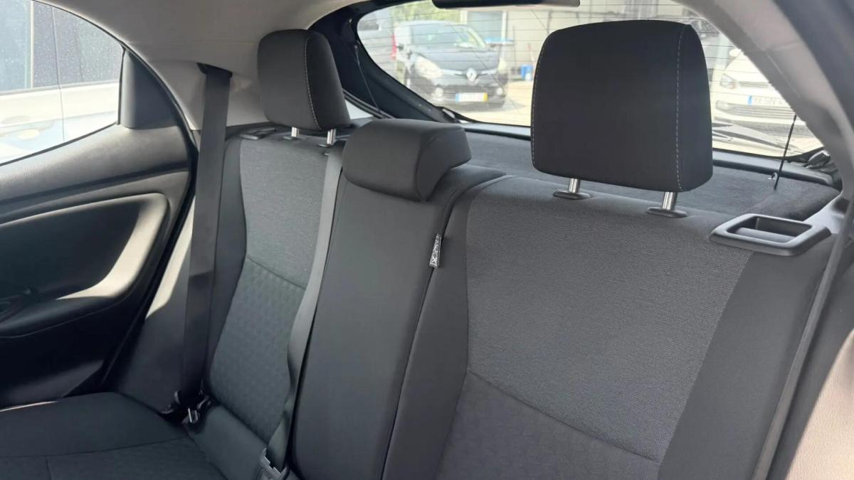 toyota-yaris-2022-hibrido-a-gasolina-1490cc