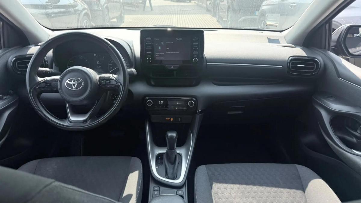 toyota-yaris-2022-hibrido-a-gasolina-1490cc