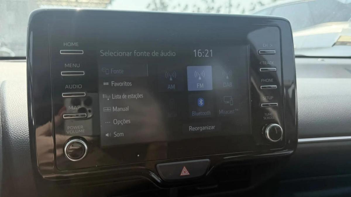 toyota-yaris-2022-hibrido-a-gasolina-1490cc